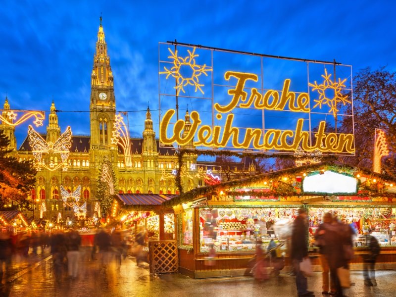 Traditional christmas market in Vienna, Austria_800x600